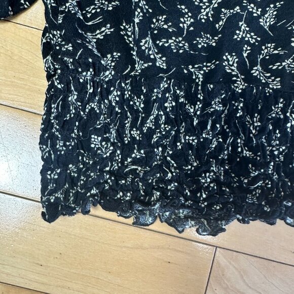 URBAN OUTFITTERS FLoral Puff Sleeve Crop Top Blouse with Smocking Size Small - Picture 9 of 9